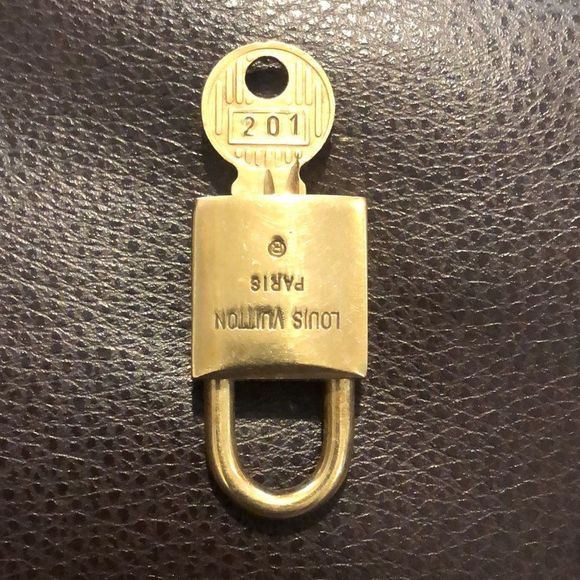 Vintage LV Louis Vuitton Padlock Lock & Key 201 - Picture 4 of 8